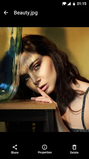 Image viewer showing Beauty.jpg photo with share, properties, and delete action buttons at bottom